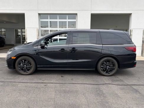 Used 2024 Honda Odyssey Sport image 3