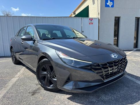 Used 2022 Hyundai Elantra SEL FWD image 9