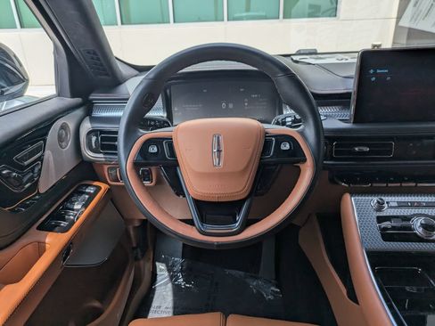 Certified 2024 Lincoln Aviator Black Label w/ Dynamic Handling Package AWD/4WD image 17