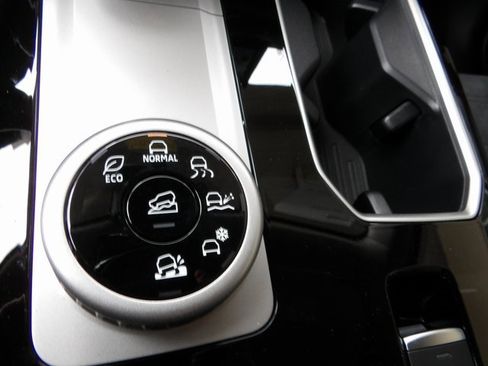 New 2025 Mitsubishi Outlander SE image 23