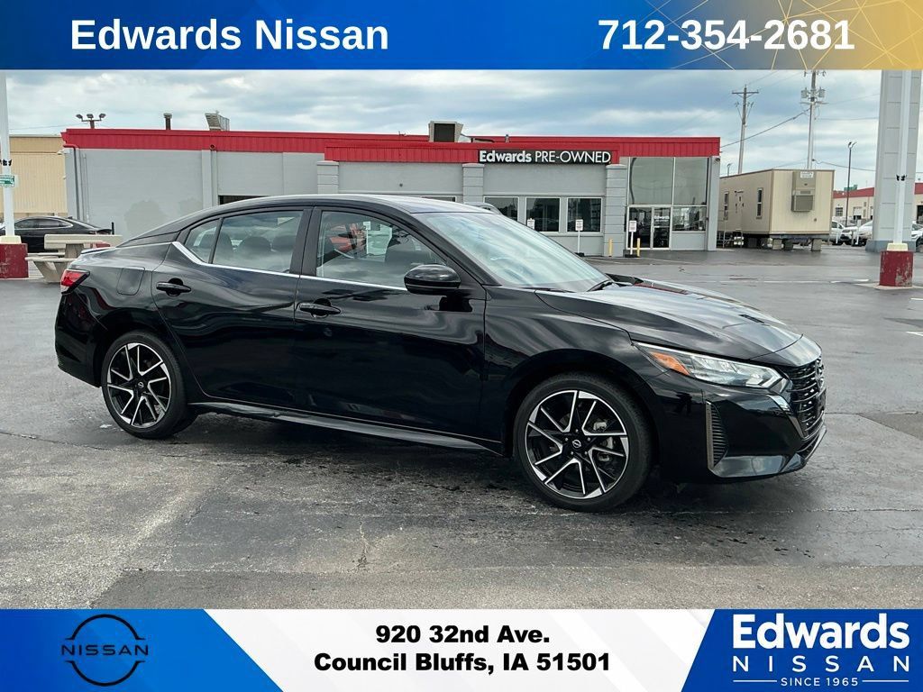 Used 2025 Nissan Sentra SR FWD image 1
