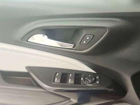 Certified 2025 Chevrolet Trax LT w/ LT Convenience Package image 22