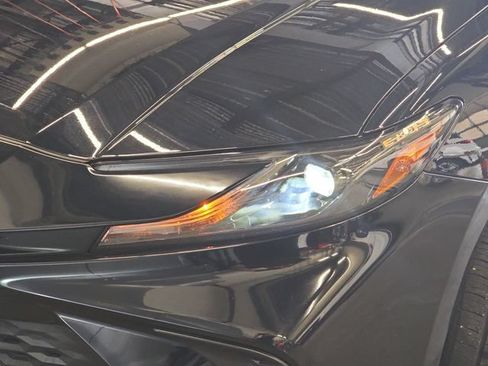 Used 2025 Toyota Camry SE AWD/4WD image 32