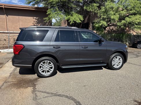 Used 2022 Ford Expedition XLT AWD/4WD image 8