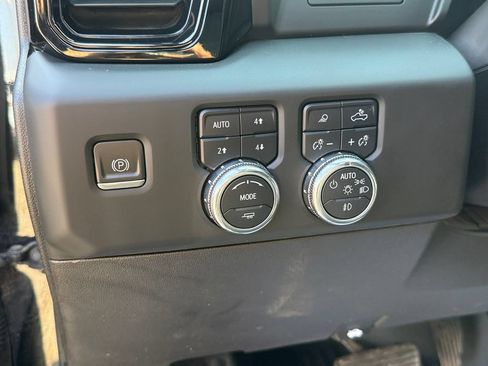 Used 2023 GMC Sierra 1500 AT4 w/ AT4 Preferred Package AWD/4WD image 19