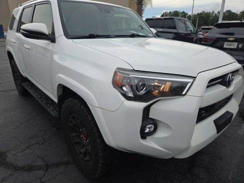 Used 2022 Toyota 4Runner SR5 Premium AWD/4WD image 8