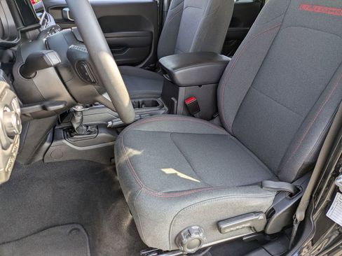 Used 2025 Jeep Wrangler Unlimited Rubicon image 14