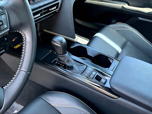 Used 2025 Toyota Camry SE image 16