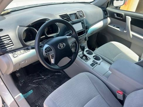 Used 2013 Toyota Highlander Plus FWD image 14
