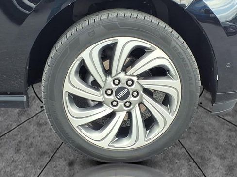 Used 2022 Lincoln Navigator L Reserve image 9