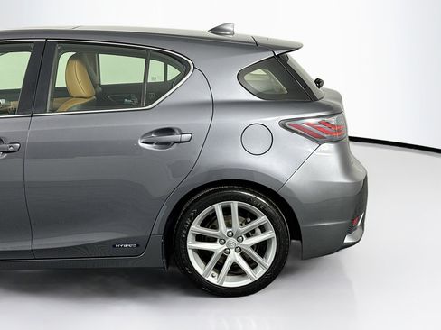 Used 2015 Lexus CT 200h image 40