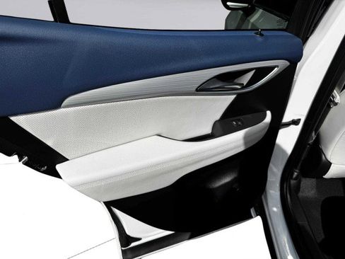 Used 2024 Buick Envision Avenir image 63