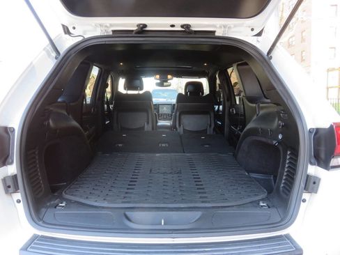 Used 2017 Jeep Grand Cherokee Laredo AWD/4WD image 25