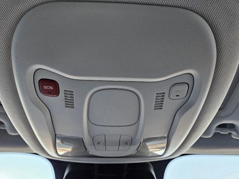 Used 2023 Jeep Renegade Latitude image 18