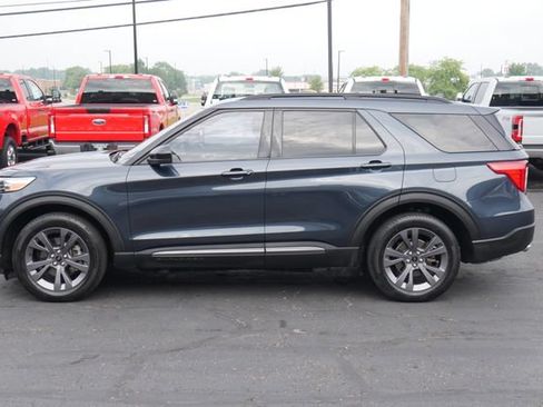 Used 2024 Ford Explorer XLT w/ Equipment Group 202A AWD/4WD image 8