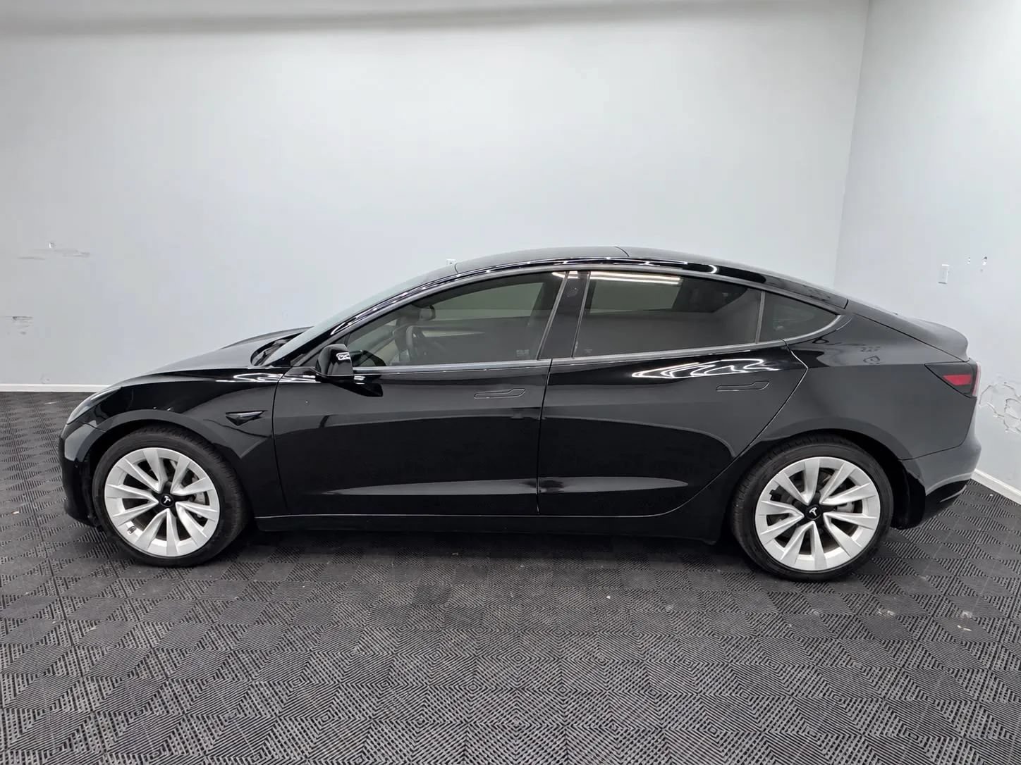 Used 2021 Tesla Model 3 Long Range AWD/4WD image 4
