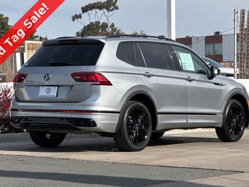 Certified 2022 Volkswagen Tiguan SE R-Line image 4