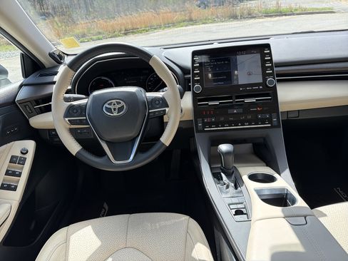 Used 2020 Toyota Avalon Limited image 22