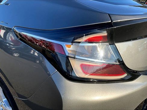 Used 2017 Chevrolet Volt LT w/ Comfort Package image 29
