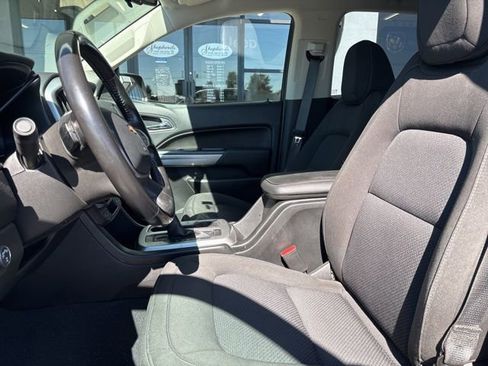 Used 2020 Chevrolet Colorado LT w/ LT Convenience Package AWD/4WD image 4