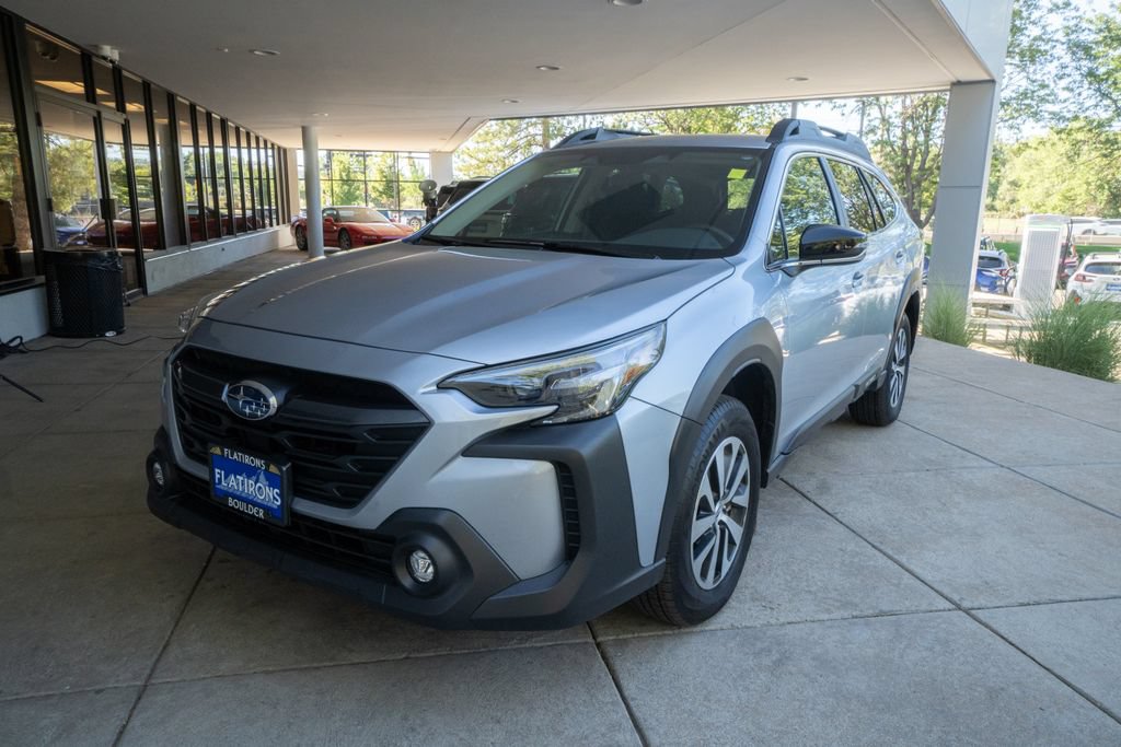 Certified 2025 Subaru Outback Premium AWD/4WD image 3