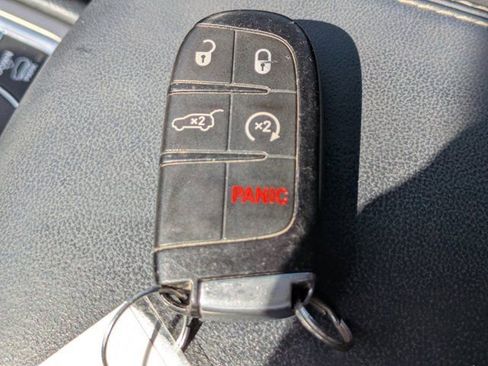 Used 2017 Jeep Grand Cherokee Overland w/ Jeep Active Safety Group image 27