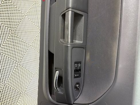 Used 2013 Dodge Challenger SXT RWD image 11
