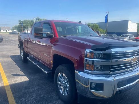 Used 2018 Chevrolet Silverado 2500 LT w/ LT Convenience Package AWD/4WD image 2