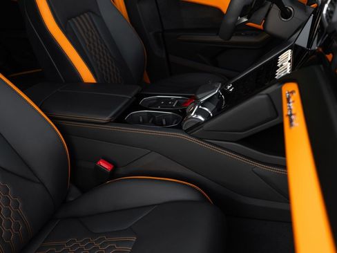 Used 2024 Lamborghini Urus S AWD/4WD image 21