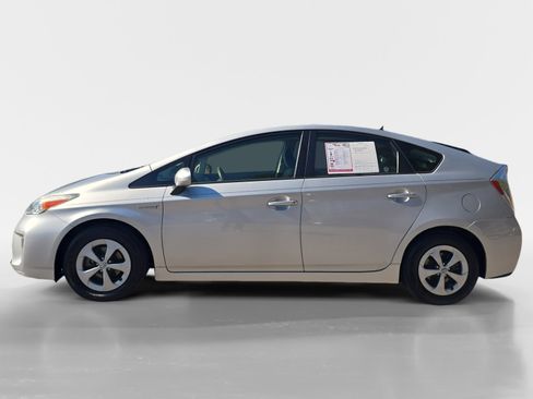 Used 2013 Toyota Prius Three image 2