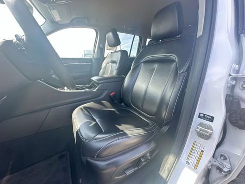 Certified 2023 Jeep Grand Cherokee Limited AWD/4WD image 13
