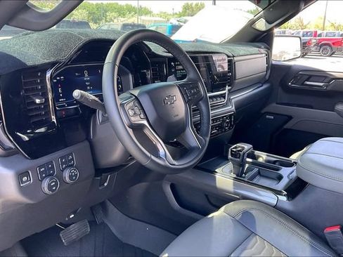 Used 2025 Chevrolet Silverado 1500 ZR2 AWD/4WD image 13