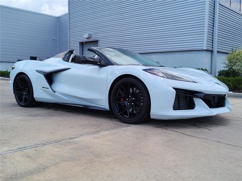 Used 2024 Chevrolet Corvette Z06 RWD image 9