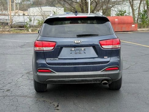 Used 2017 Kia Sorento LX w/ LX Convenience Package image 23