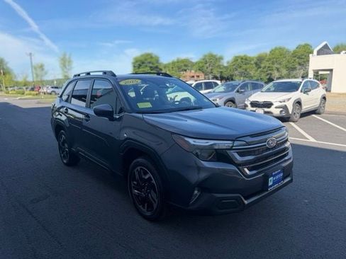 Used 2025 Subaru Forester Premium AWD/4WD image 4
