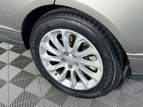 Used 2019 Land Rover Range Rover HSE image 40