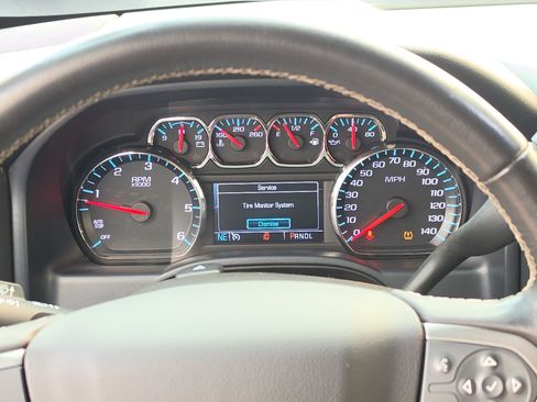 Used 2018 Chevrolet Silverado 1500 LT w/ LT Eassist Package AWD/4WD image 16