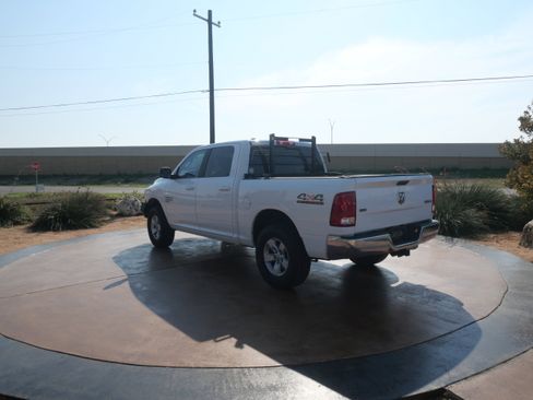 Used 2021 RAM 1500 Classic SLT image 4