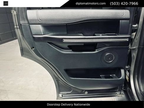 Used 2020 Ford Expedition XLT w/ Equipment Group 202A AWD/4WD image 31