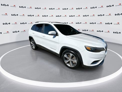Used 2019 Jeep Cherokee Limited image 2
