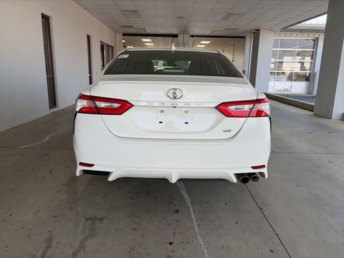 Used 2020 Toyota Camry SE image 7