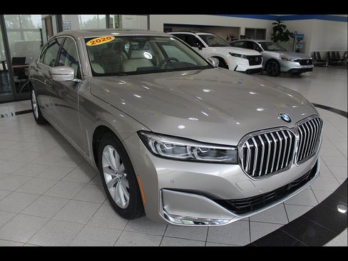 Used 2020 BMW 750i xDrive w/ Autobahn Package AWD/4WD image 3