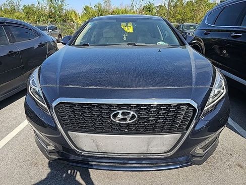 Used 2017 Hyundai Sonata SE image 2
