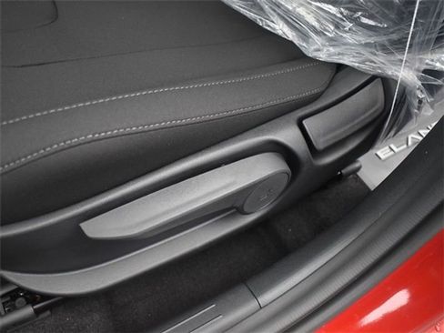 Used 2025 Hyundai Elantra Blue image 19