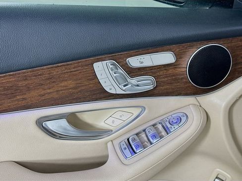 Used 2020 Mercedes-Benz GLC 300 image 20