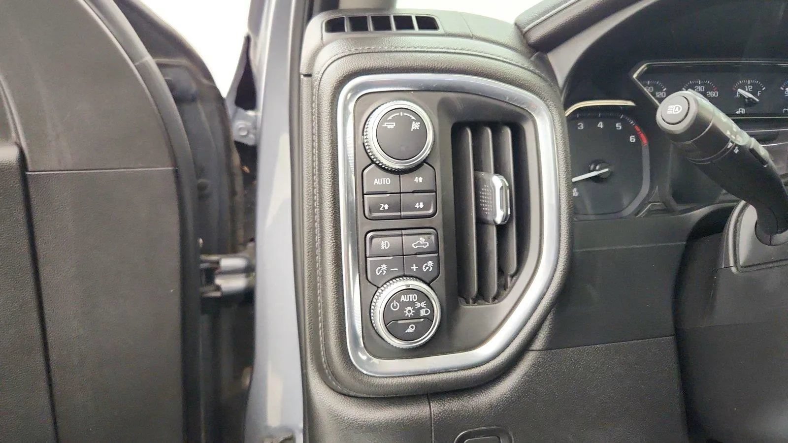 Used 2019 GMC Sierra 1500 SLT w/ SLT Premium Plus Package AWD/4WD image 19