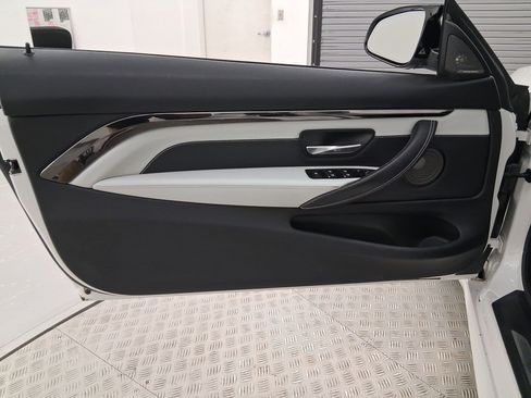 Used 2020 BMW M4 Convertible w/ Executive Package image 18