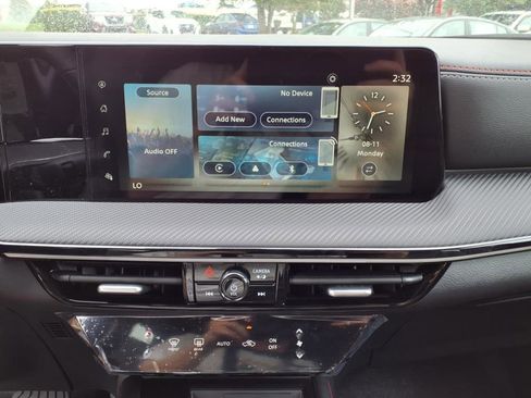 New 2025 Nissan Kicks SR image 9