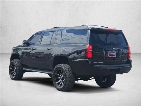 Used 2020 Chevrolet Suburban LT w/ Luxury Package AWD/4WD image 6