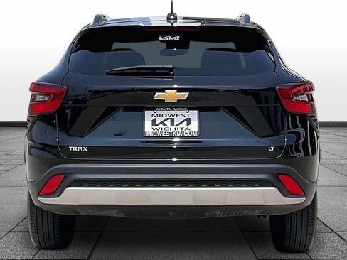 Used 2025 Chevrolet Trax LT FWD image 4